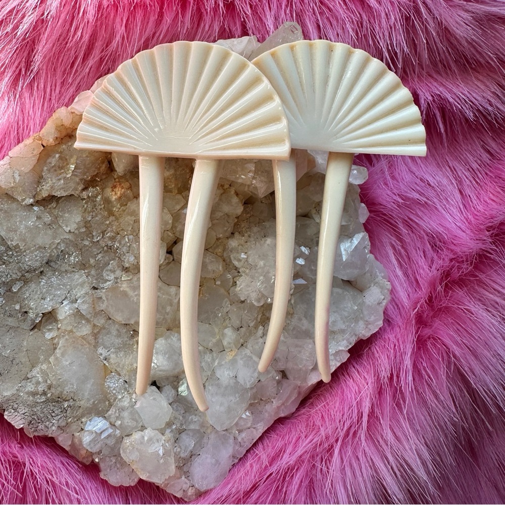 Pair Vintage mid century Japanese fan ivory hair combs